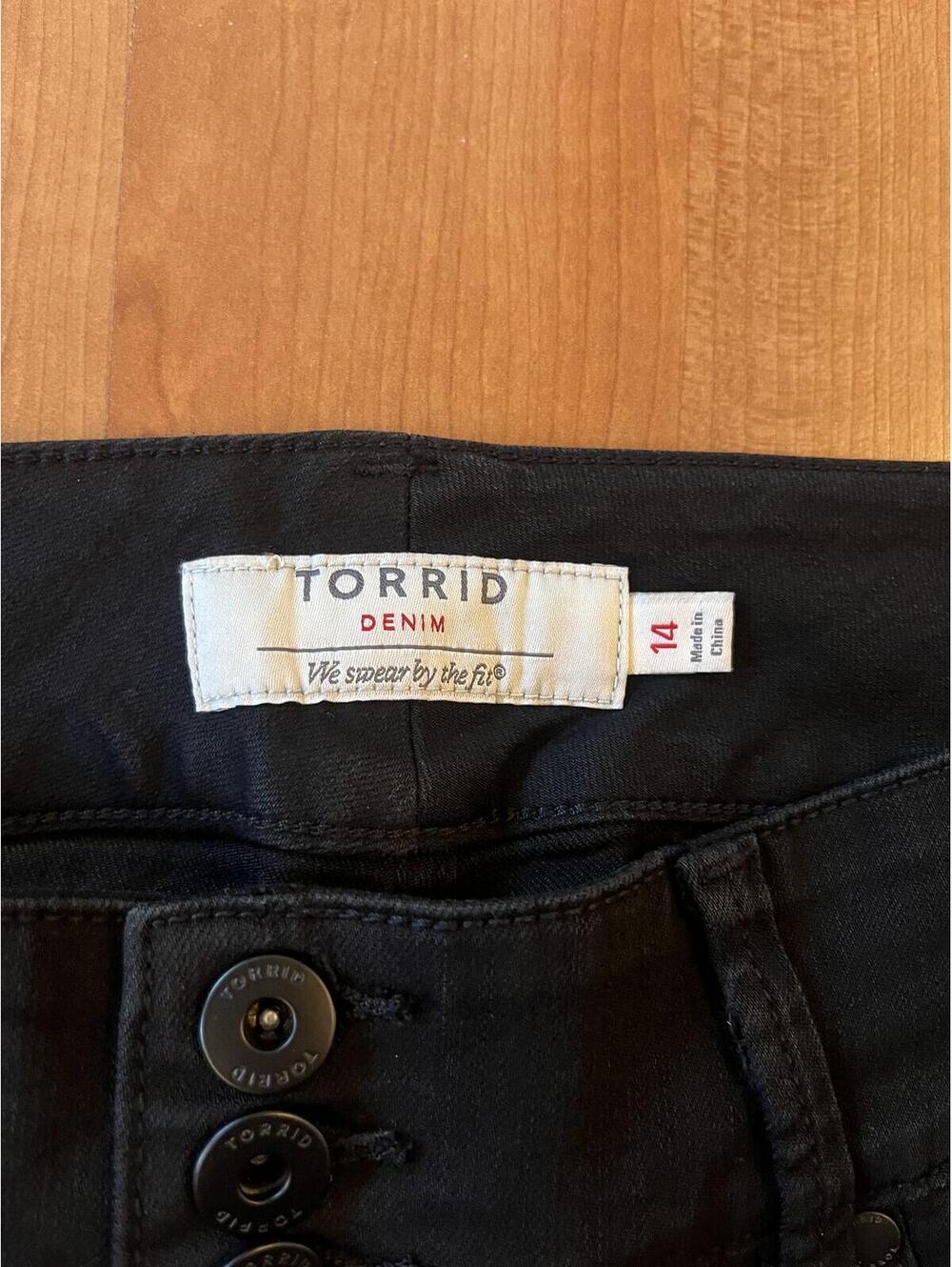 Torrid Black Denim Jegging Shorts Size 14 Plus Stretch High Rise - Picture 4 of 9